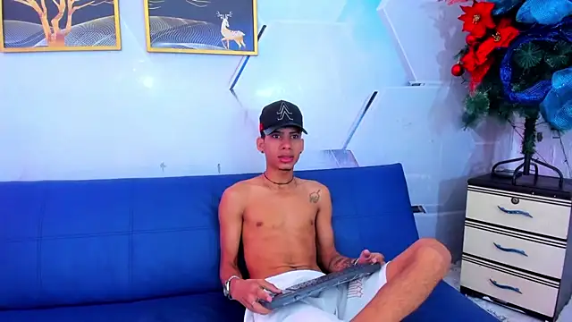 Snapshot of Alex_jeins_at chatting on December 22, 2:03 pm Alex jeins at online show from December 22, 2:03 pm