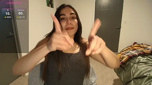 Snapshot of MilaSeren chatting on February 6, 2:05 am MilaSeren online show from February 6, 2:05 am