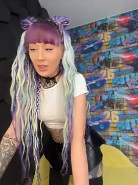 Snapshot of Tattoo__Moon chatting on June 5, 12:17 am Tattoo Moon online show from June 5, 12:17 am