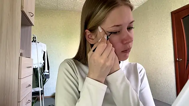 ZaidaSchwarten online show from May 15, 5:14 am