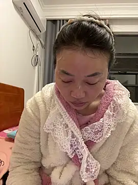 Snapshot of cmvoo chatting on February 4, 11:27 am cmvoo online show from February 4, 11:27 am