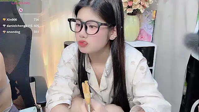 Yvonne-07 online show from December 15, 1:54 am