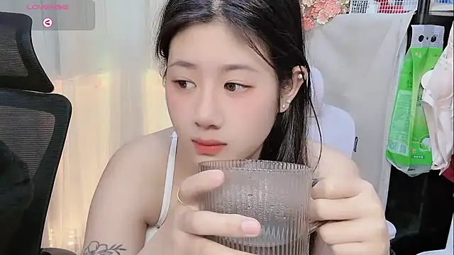 Yvonne-07 online show from January 12, 8:14 pm