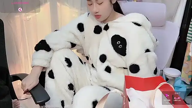 Snapshot of Yvonne-07 chatting on January 31, 9:13 pm Yvonne-07 online show from January 31, 9:13 pm