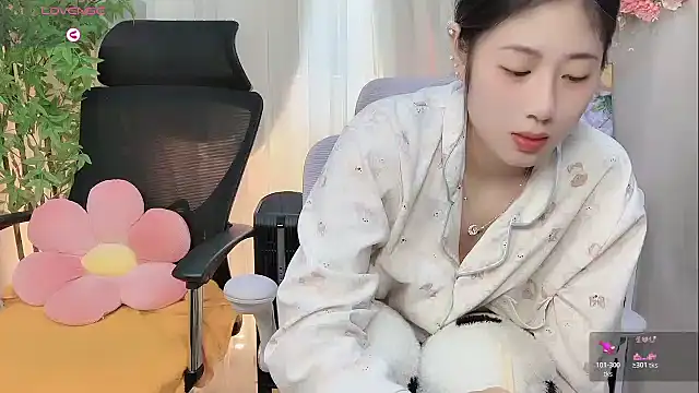 Snapshot of Yvonne-07 chatting on February 28, 8:26 am Yvonne-07 online show from February 28, 8:26 am