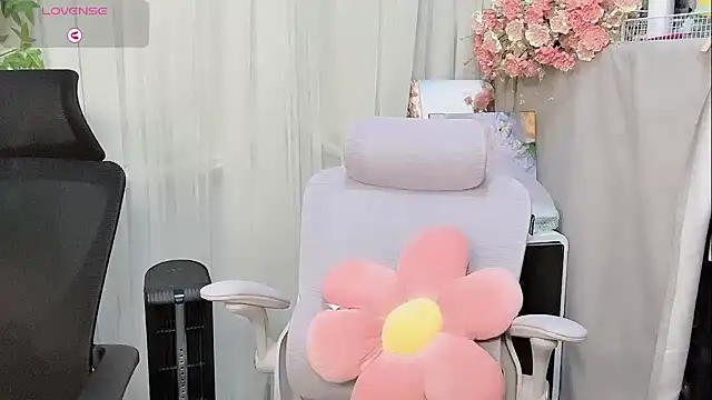 Snapshot of Yvonne-07 chatting on March 2, 1:51 pm Yvonne-07 online show from March 2, 1:51 pm