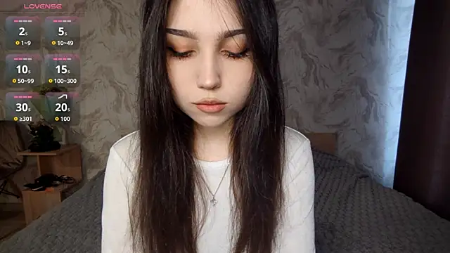 Qwami Amie online show from March 31, 1:22 pm