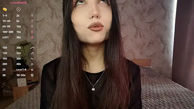 Qwami Amie online show from April 6, 9:43 am