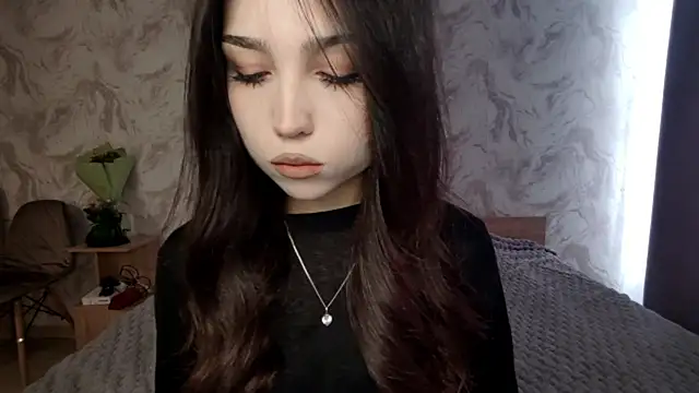 Qwami Amie online show from April 13, 7:36 am