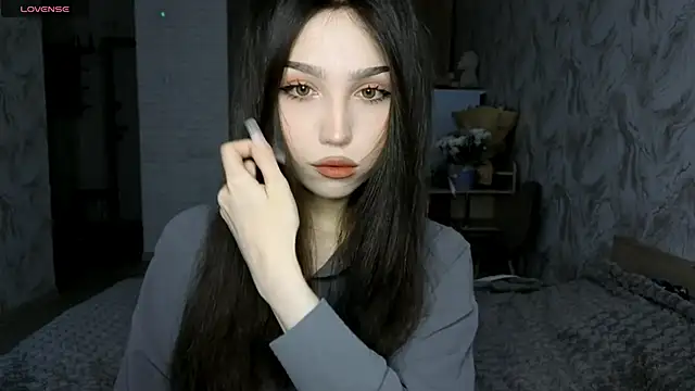 Qwami Amie online show from May 26, 4:52 am