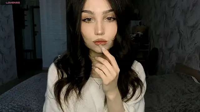 Qwami Amie online show from May 28, 4:43 am