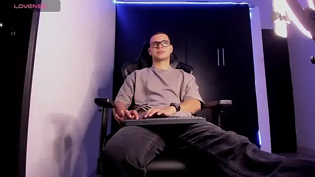 Liam Mateo online show from March 21, 5:56 am