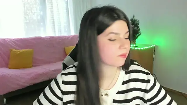 KisaModel online show from February 1, 8:13 am