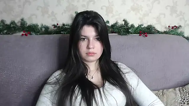 KisaModel online show from February 3, 7:30 pm