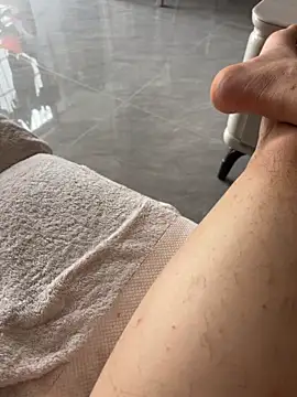 qwe522522 online show from April 9, 6:41 am