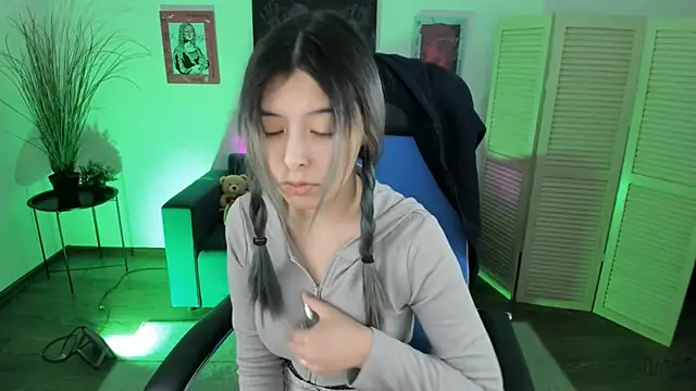 Snapshot of SirenMystiq chatting on December 19, 4:14 pm SirenMystiq online show from December 19, 4:14 pm