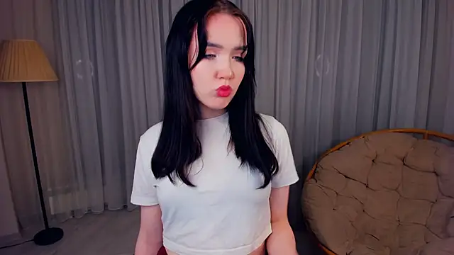 Snapshot of LenaKurpiel chatting on December 17, 5:41 pm LenaKurpiel online show from December 17, 5:41 pm