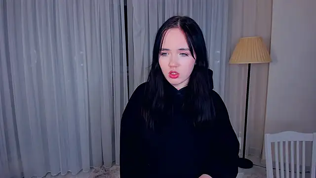 Snapshot of LenaKurpiel chatting on December 19, 4:47 pm LenaKurpiel online show from December 19, 4:47 pm