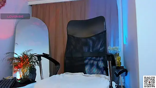  YOURHERO online show from April 15, 11:05 pm