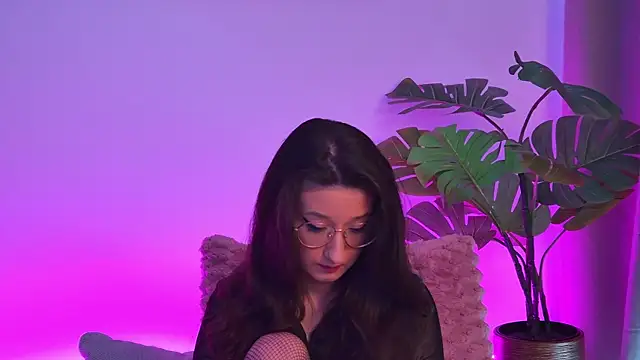 TheaMalekoo online show from March 26, 7:47 am