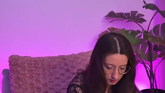 TheaMalekoo online show from April 16, 6:58 am