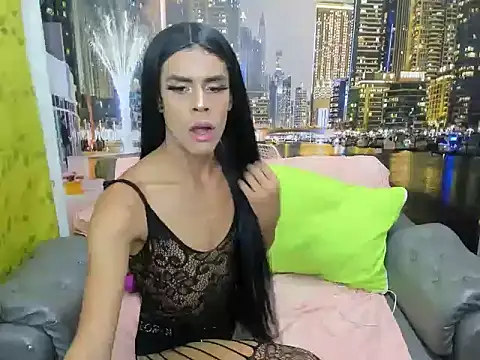 Snapshot of estefani_robles chatting on December 22, 11:13 pm estefani robles online show from December 22, 11:13 pm