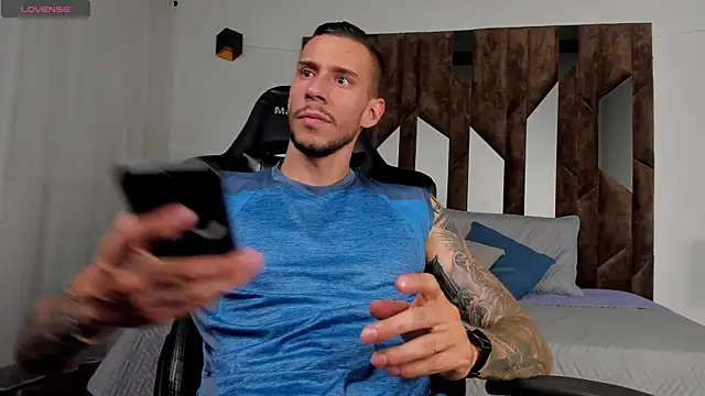 J king   online show from April 13, 8:03 pm