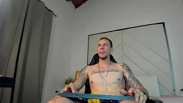Snapshot of J_king__ chatting on June 11, 7:45 pm J king online show from June 11, 7:45 pm