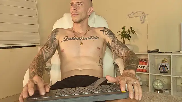 Snapshot of J_king__ chatting on July 14, 1:28 pm J king online show from July 14, 1:28 pm