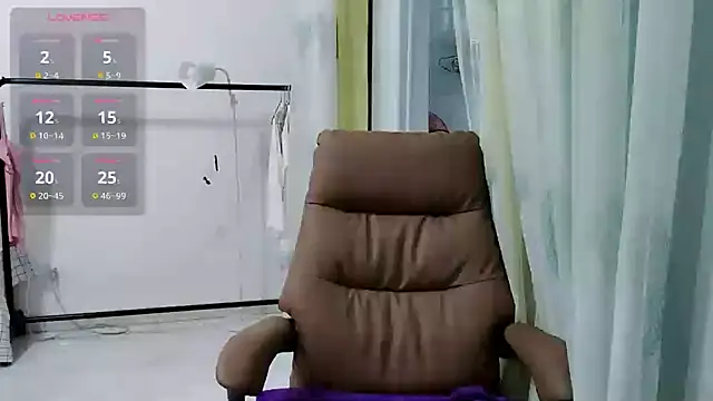 Snapshot of Leila-11 chatting on June 7, 10:52 am Leila-11 online show from June 7, 10:52 am
