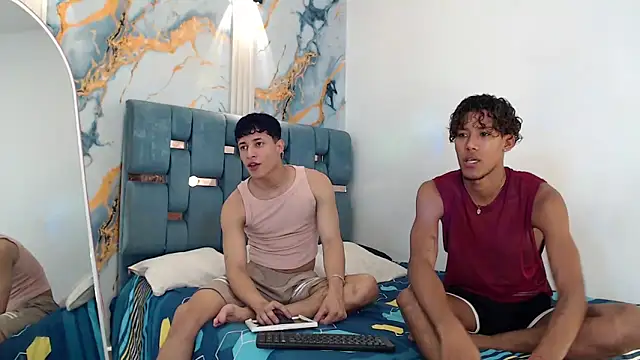 Snapshot of YOUNG_GUYS1 chatting on February 5, 1:21 am YOUNG GUYS1 online show from February 5, 1:21 am