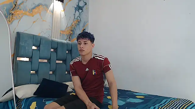 Snapshot of YOUNG_GUYS1 chatting on February 8, 3:37 pm YOUNG GUYS1 online show from February 8, 3:37 pm