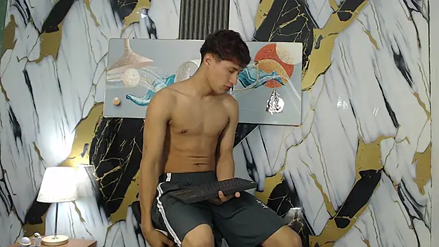 Snapshot of YOUNG_GUYS1 chatting on February 20, 1:35 am YOUNG GUYS1 online show from February 20, 1:35 am