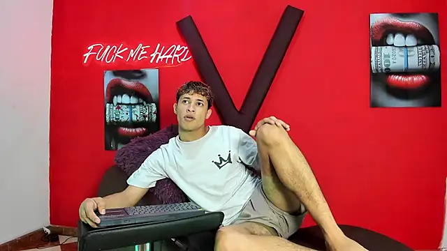 Snapshot of YOUNG_GUYS1 chatting on February 24, 1:14 am YOUNG GUYS1 online show from February 24, 1:14 am