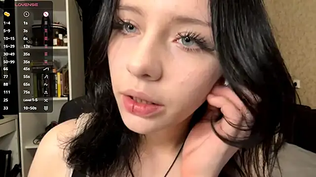 Eva blo0m online show from December 18, 12:33 pm