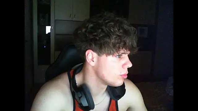 GymGuy0505 online show from December 15, 10:47 pm