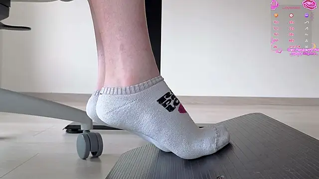 Feetbeth online show from April 14, 8:15 pm