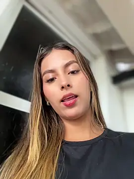 Snapshot of Valeria-escobar chatting on August 5, 4:21 pm Valeria-escobar online show from August 5, 4:21 pm