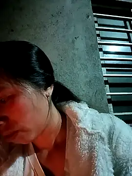 Snapshot of jikey- chatting on February 4, 10:47 pm jikey- online show from February 4, 10:47 pm