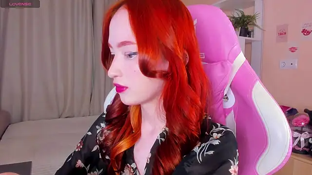 Snapshot of sunflare_ chatting on December 15, 5:28 pm sunflare online show from December 15, 5:28 pm