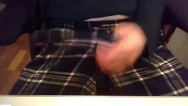 Snapshot of just4play chatting on February 19, 1:18 pm just4play online show from February 19, 1:18 pm