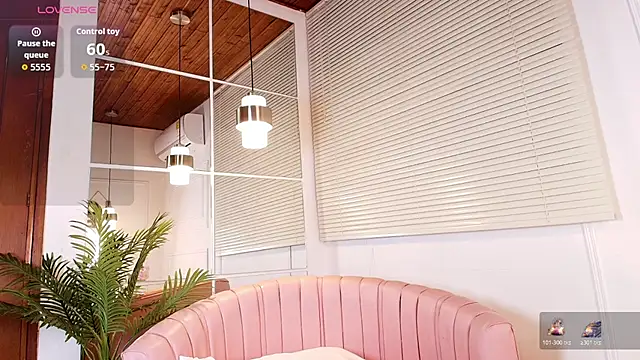 Snapshot of emily_burton18 chatting on February 3, 12:21 pm emily burton18 online show from February 3, 12:21 pm