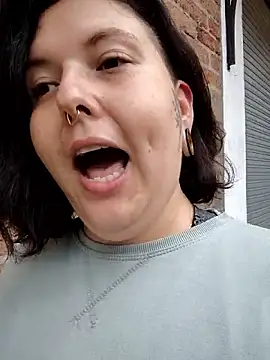 Divine Pouvoir online show from February 19, 8:05 pm