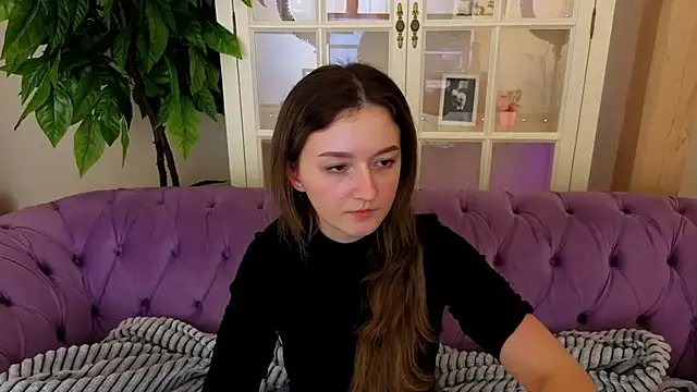 CyrenaLuxe online show from March 20, 6:24 pm