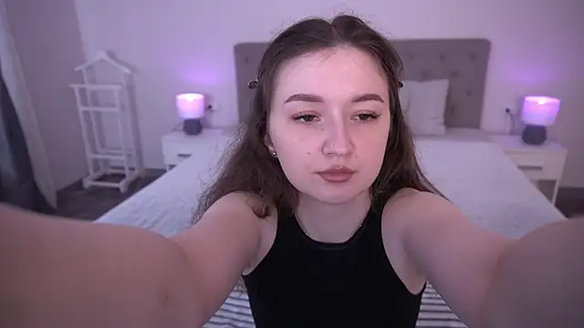 Snapshot of CyrenaLuxe chatting on June 4, 5:46 am CyrenaLuxe online show from June 4, 5:46 am