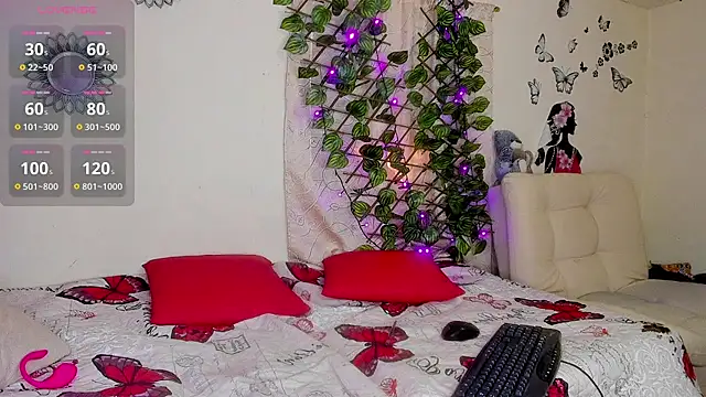 Juli castillo1 online show from March 28, 3:11 pm