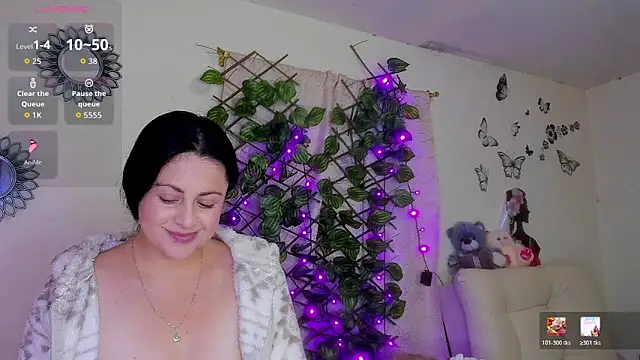 Snapshot of Juli_castillo1 chatting on May 25, 2:23 pm Juli castillo1 online show from May 25, 2:23 pm