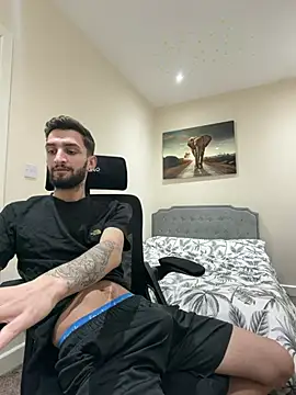 Juliann69Ramiro online show from January 15, 8:23 pm