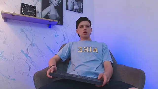 sebastamayo  online show from April 10, 12:54 pm