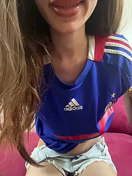Snapshot of yasmina2020 chatting on July 2, 4:02 pm yasmina2020 online show from July 2, 4:02 pm